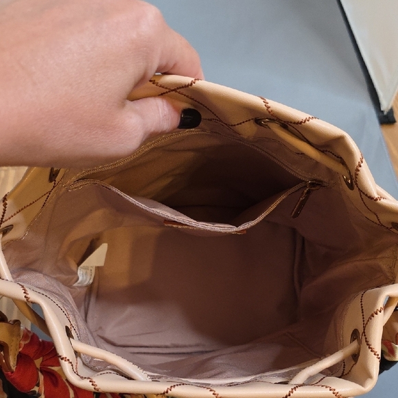 Charles & Keith Tan Quilted Bucket Bag Nwot - Picture 3 of 8